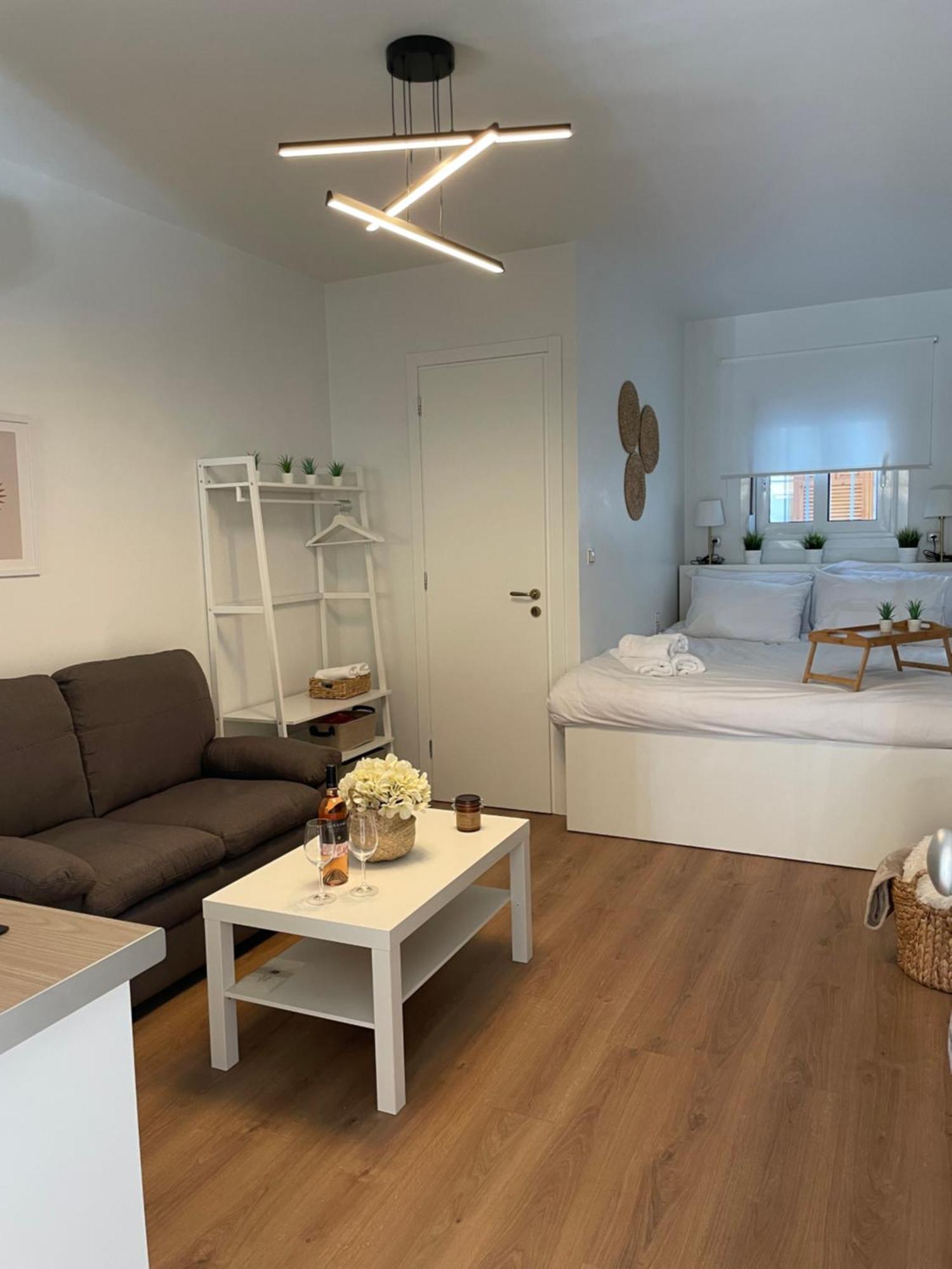 Persephone Stay Inn Elefsína Exteriör bild